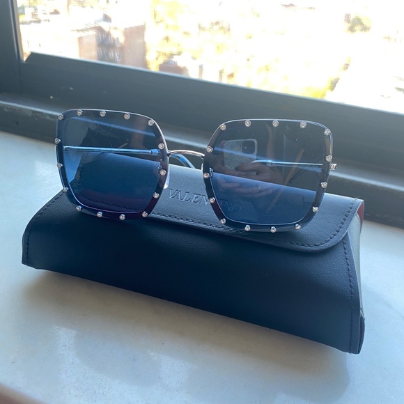Valentino Sunglasses - Brand New! Never worn! VA2052 - Picture 4 of 16